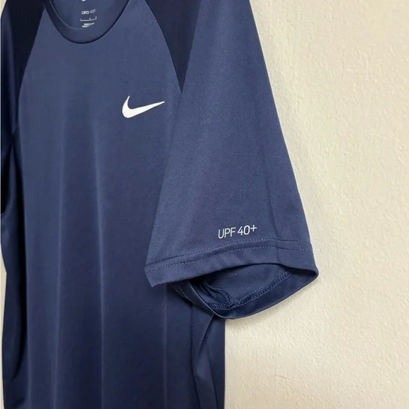 Nike Men's Navy Blue Short Sleeve Tee - Picture 3 of 4